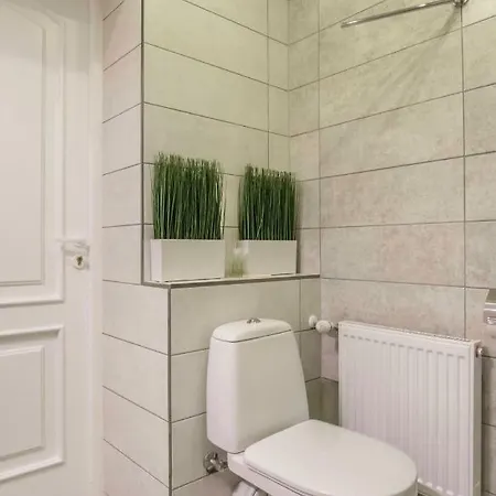 Lovely 1 Bedroom Center. Apartment
