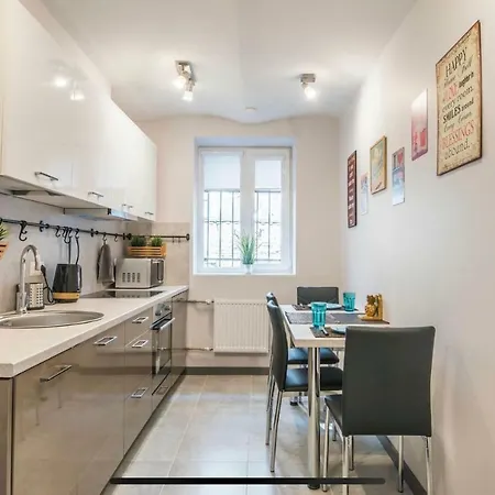 Lovely 1 Bedroom Center. *